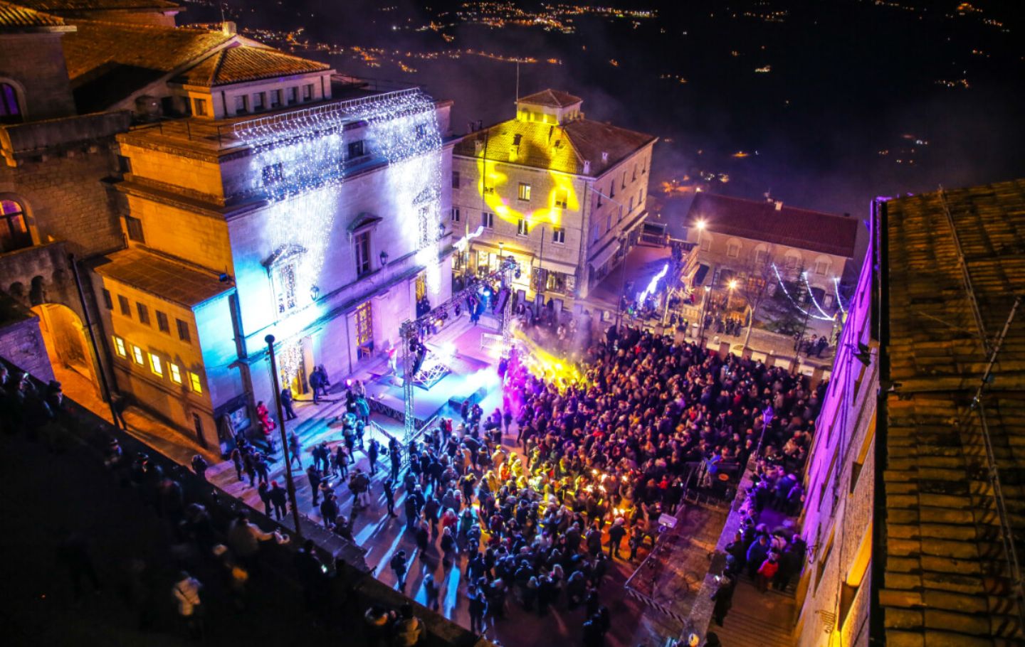 2000 AMAZING STORIES!